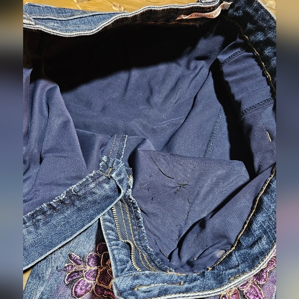Embroidered Blue Jeans for Women - Picture 8 of 10